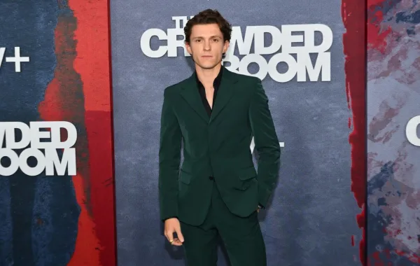 توم هولاند في متحف الفن الحديث في مدينة نيويورك (Tom Holland at the Museum of Modern Art in New York City). مصدر الصورة: ANGELA WEISS / AFP