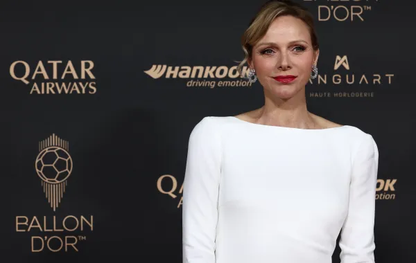 الأميرة شارلين Princess Charlene من حفل توزيع جوائز الكرة الذهبية 2025. مصدر الصورة: FRANCK FIFE / AFP