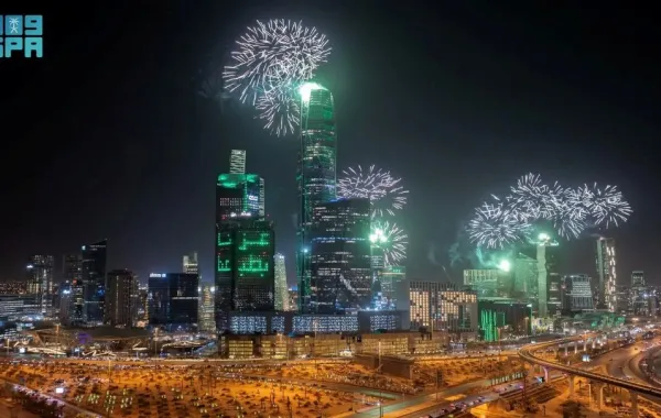 الألعاب النارية تزين سماء العاصمة السعودية الرياض