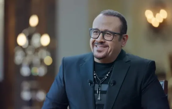 هشام عباس - الصورة من حساب الإعلامي معتز الدمرداش على فيسبوك