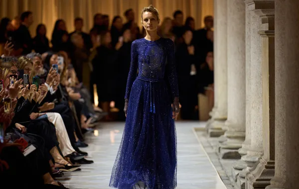 إطلالة من جورجيو أرماني Giorgio Armani - الصورة من Launchmetrics/Spotlight ©