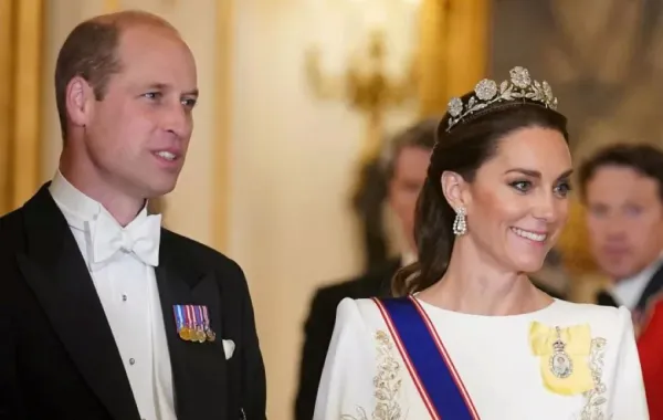 كيت ميدلتون والأمير ويليام Prince William and Kate Middleton في قصر باكنغهام مصدر الصورة: Yui Mok / POOL / AFP