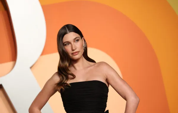 هايلي بيبر Hailey Bieber- (مصدر الصورة  Michael Tran / AFP)