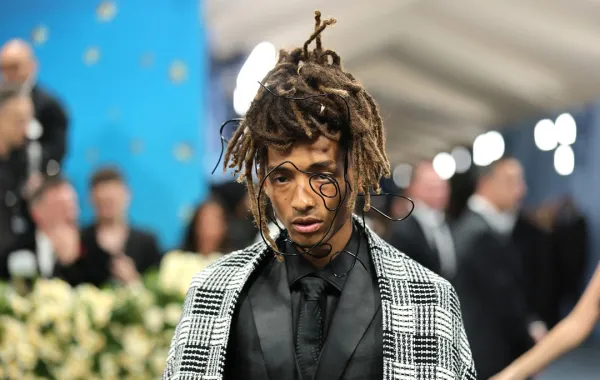 جايدن سميثJaden Smith  حفل ميت غالا 2025 مصدر الصورة:Jamie McCarthy / GETTY IMAGES NORTH AMERICA / Getty Images via AFP)
