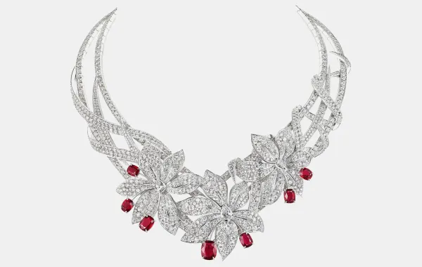 عقد فاخر من شوميه Chaumet