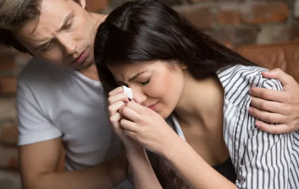 التعامل مع الزوجة كثيرة الزعل.. خطوات ذكية لبناء علاقة أكثر تفاهماً 