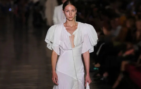 من عرض فيفيان ويستوود Vivienne Westwood لربيع وصيف 2026 الصورة من Launchmetrics/Spotlight ©