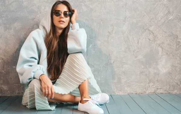 تنسيق عصري للأزياء- مصدر الصورة موقع Freepik  تنسيق عصريلالأزياء - مصدر الصورة موقع Freepik