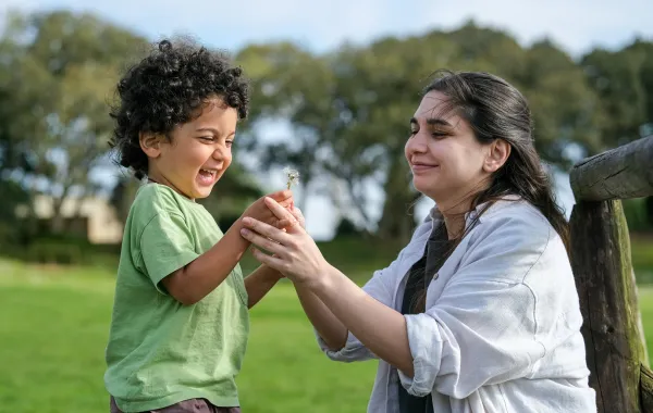 صورة لأم مع طفلها