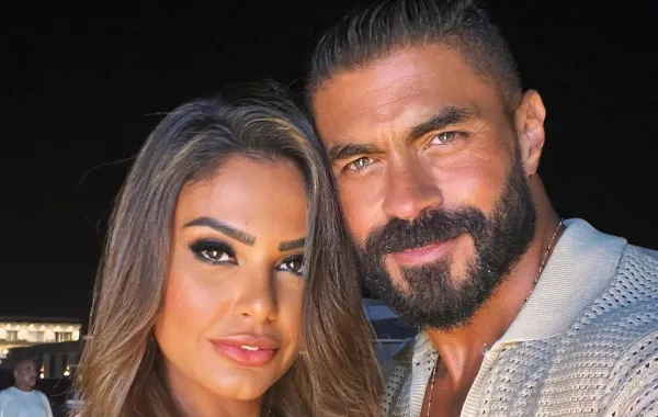 الفنان خالد سليم وزوجته خيرية علي- الصورة من حسابه الخاص بـ"إنستغرام"