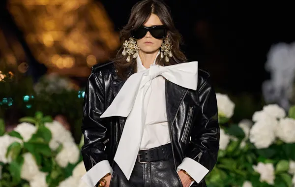 إطلالة من سان لوران Saint Laurent -الصورة من Launchmetrics/Spotlight ©
