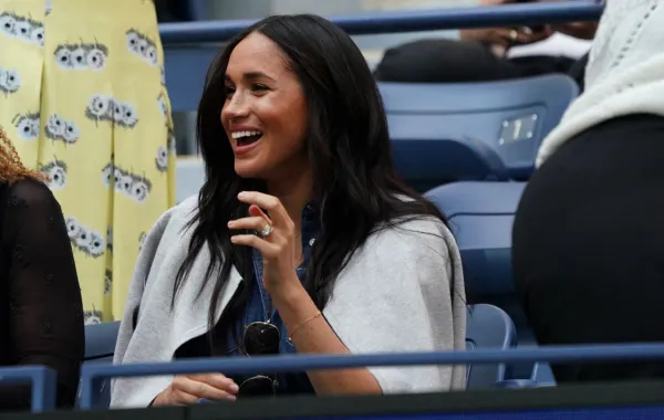 ميغان ماركل في مركز بيلي جين كينج الوطني للتنس التابع لاتحاد التنس الأمريكي في نيويورك (Meghan Markle at the USTA Billie Jean King National Tennis Center in New York). مصدر الصورة: TIMOTHY A. CLARY / AFP
