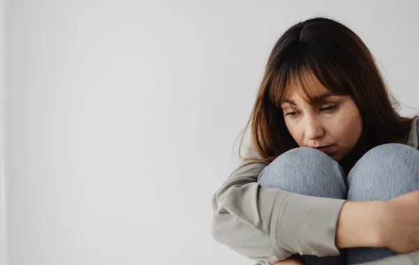 امرأة تعاني من الاكتئاب- المصدر: pexels-karolina-grabowska