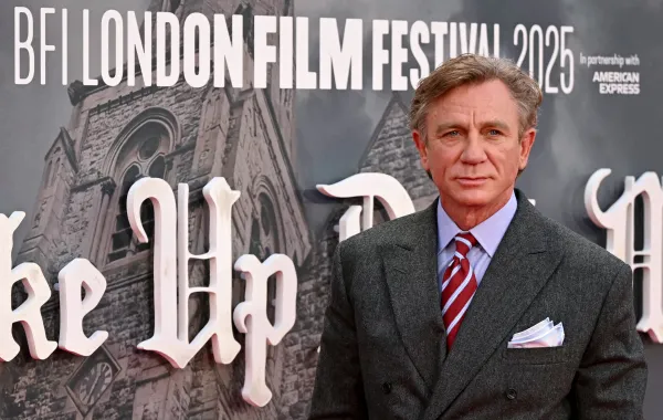 دانيال كريغ Daniel Craig من حفل افتتاح المهرجان – مصدر الصورة JUSTIN TALLIS / AFP