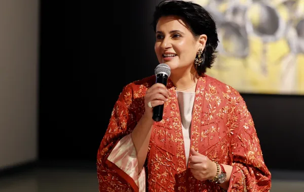 الشيخة هلا بنت محمد آل خليفة، الفنانة التشكيلية البحرينية والرئيسة التنفيذية لمؤسسة نواة