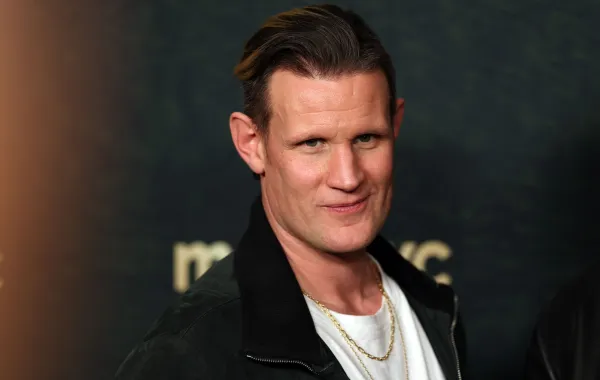 مات سميث يحضر فعالية لمسلسل " House of the Dragon " في كاليفورنيا (  Matt Smith attends a "House of the Dragon" event in California.). مصدر الصورة: Frazer Harrison / GETTY IMAGES NORTH AMERICA / Getty Images via AFP