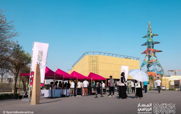 مسيرة للتوعية بسرطان الثدي بالرياض في المسار الرياضي. الصورة من الحساب الرسمي للمسار الرياضي على منصة x