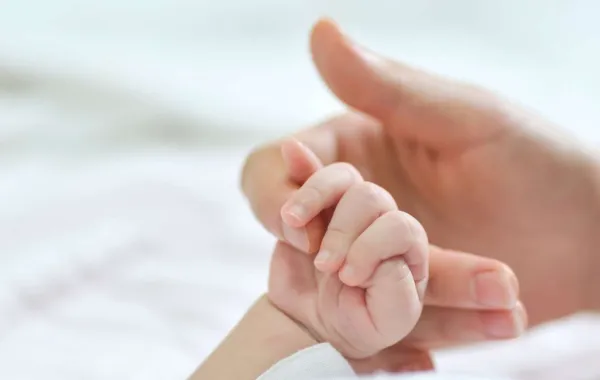 الأميرة ألكسندرا وزوجها نيكولاس باغوري يرزقان بمولود جديد- صورة تعبيرية