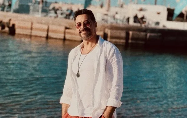 لماذا بكى أحمد السعدني في العرض الخاص لفيلم ولنا في الخيال حب؟