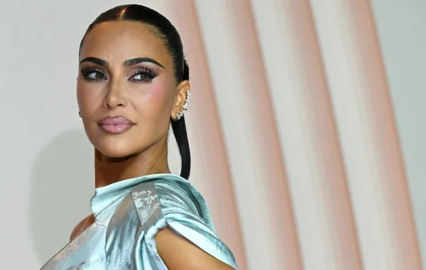 كيم كارداشيان في باريس ( Kim Kardashian in Paris  ). مصدر الصورة: Bertrand GUAY / AFP