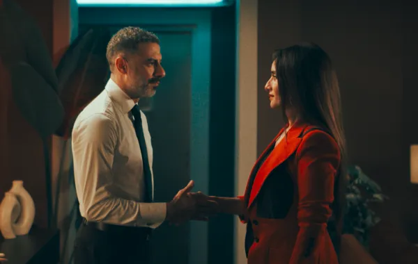 زينة ومحمد فراج في مسلسل ورد وشوكولاته  - الصورة من المركز الإعلامي للمسلسل