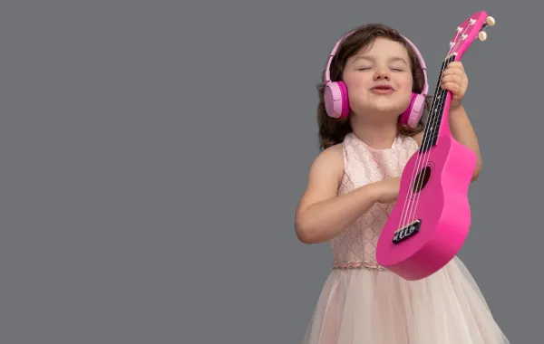 علامات مبكرة تشير إلى موهبة طفلك  - الصورة من موقع AdobeStock صورة لطفلة