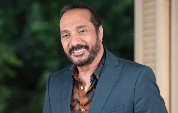 علي الحجار برفقة زوجته في لحظات رومانسية