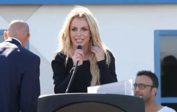 بريتني سبيرز Britney Spears في حفل افتتاح جمعية خاصة بسرطان الأطفال (مصدر الصورة: Gabe Ginsberg / GETTY IMAGES NORTH AMERICA / Getty Images via AFP)