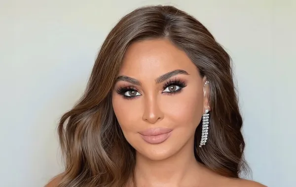 إليسا بإطلالة أنثوية جذابة- الصورة من حسابها الرسمي على إنستغرام مكياج وتسريحات شعر اليسا