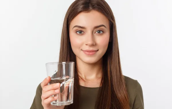 هل يجب شرب 8 أكواب ماء يوميًا؟