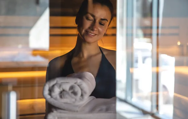 كيف تعيد الساونا برمجة دماغكِ؟  Image by pvproductions on Freepik