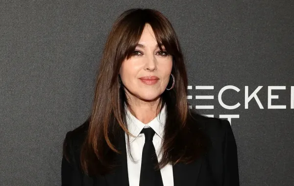 مونيكا بيلوتشي تحضر عرض "Mafia Mamma" في مسرح نيويورك عام 2023 (Monica Bellucci attends the "Mafia Mamma" in New York Theater on 2023)- مصدر الصورة: (Dia Dipasupil / GETTY IMAGES NORTH AMERICA / Getty Images via AFP)
 مونيكا بيلوتشي تحضر عرض "Mafia Mamma" في مسرح نيويورك عام 2023 (Monica Bellucci attends the "Mafia Mamma" in New York Theater on 2023)- مصدر الصورة: (Dia Dipasupil / GETTY IMAGES NORTH AMERICA / Getty Images via AFP)