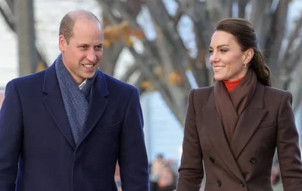 أمير وأميرة ويلز في زيارة لشرق بوسطن (The Prince and Princess of Wales visit East Boston). مصدر الصورة: Chris Jackson / Chris Jackson Collection / Getty Images via AFP
