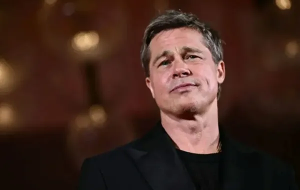 براد بيت في مهرجان فينيسيا السينمائي الدولي 2024 (Brad Pitt at the 2024 Venice International Film Festival). مصدر الصورة: Marco BERTORELLO / AFP