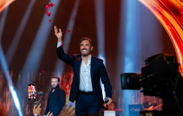 كاظم الساهر -الصورة من المركز الاعلامي لشركة بنش كاظم الساهر -الصورة من المركز الاعلامي لشركة بنش