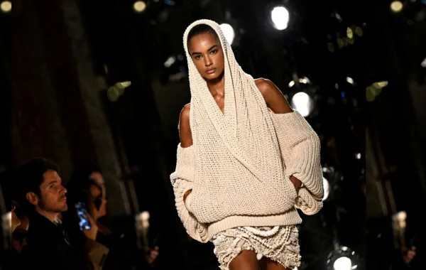 عرض أزياء بالمان Balmain - ( مصدر الصورة JULIEN DE ROSA / AFP)