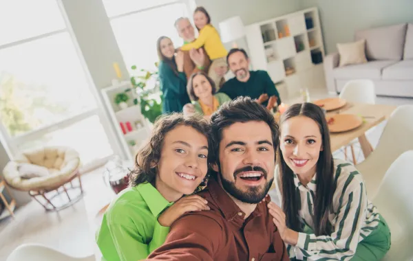  العائلة هي اللبنة الأولى في بناء المجتمع