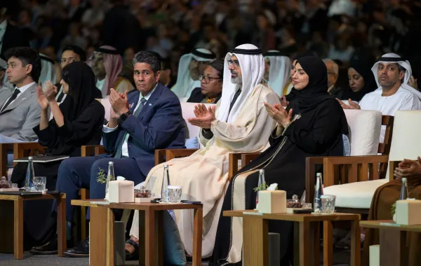 الشيخ خالد بن محمد بن زايد آل نهيان، ولي عهد أبوظبي رئيس المجلس التنفيذي لإمارة أبوظبي خلال افتتاح المؤتمر العالمي للحفاظ على الطبيعة - الصورة من وكالة الأنباء الإماراتية "وام"