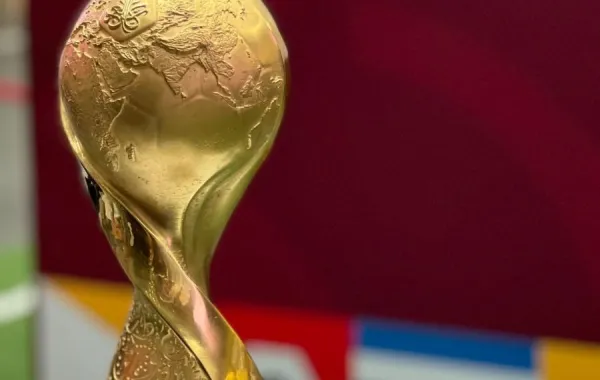 ستشهد بطولة كأس العرب لكرة القدم 2025 قرارات ثورية سيتم تطبيقها للمرة الأولى في تاريخ الساحرة المستديرة، حيث تستضيف قطر منافسات كأس العرب في الفترة من 1 إلى 18 ديسمبر ويشارك في البطولة 16 منتخبًا يتنافسون للتتويج بلقب البطولة 