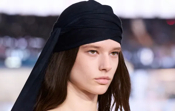 طريقة رسم الحواجب الفاتحة والطبيعية