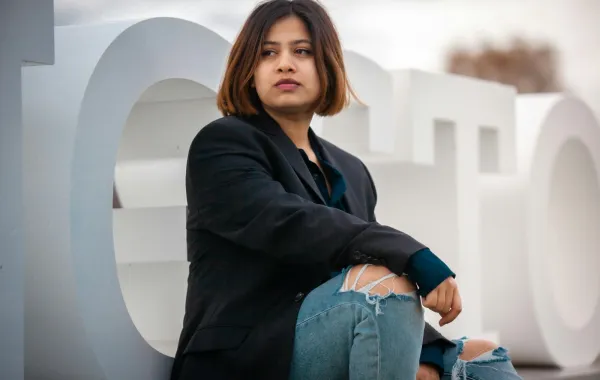 حلم ارتداء ملابس مقطعة - الصورة تعبيرية