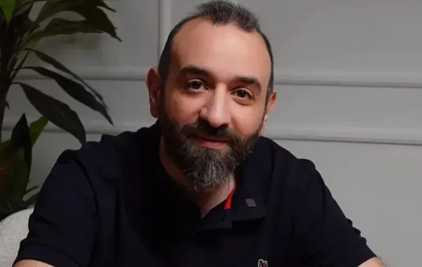 عمرو سلامة- الصورة من حسابه الرسمي على إنستغرام  بعد أزمته مع صناع فيلم شمس الزناتي.. عمرو سلامة يثير الجدل بمنشورٍ غامض