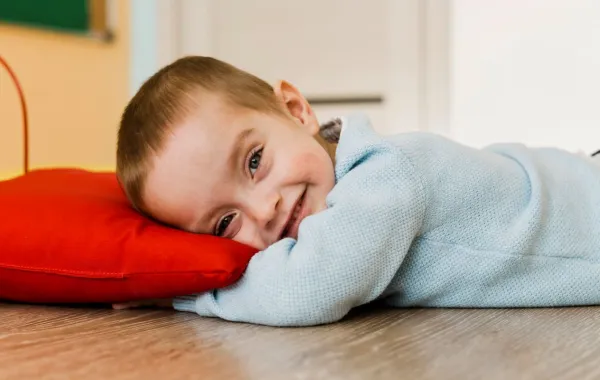 صورة تعبر عن طفل اتكالي