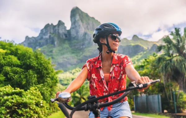 متعة ركوب الدراجة الهوائية خلال الرحلة السياحية