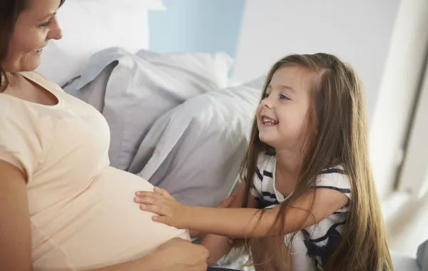 صورة لأم مع ابنتها