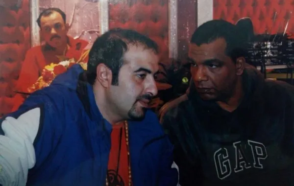 المؤلف أحمد عبد الله مع صديق عمره المخرج سامح عبد العزيز – صورة أرشيفية