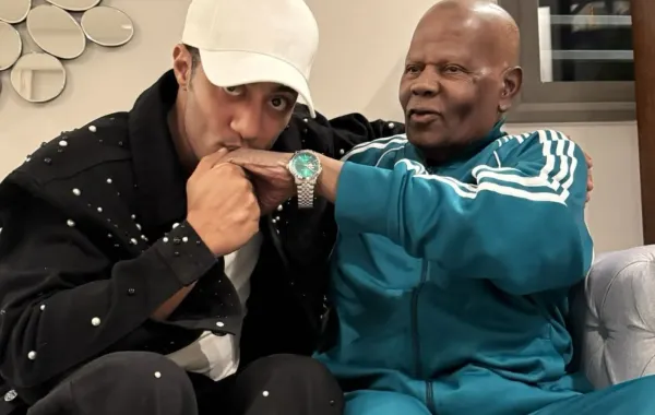 محمد رمضان مع والده الراحل - الصورة من حسابه على إنستغرام