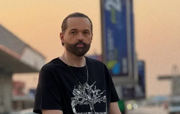 زوجة محمد محمود عبد العزيز تمر بوعكة صحية.. ويطالب الجمهور بالدعاء