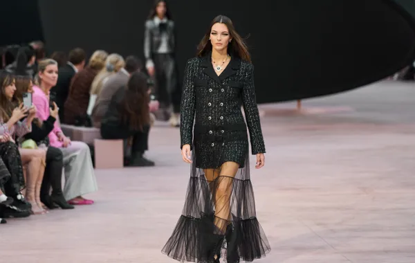 إطلالة من شانيل Chanel - الصورة من Launchmetrics/Spotlight ©