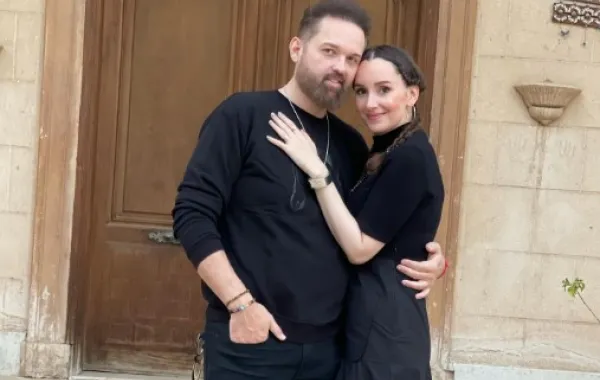 محمد محمود عبد العزيز وزوجته سارة - الصورة من حسابها على فيس بوك